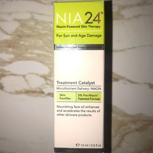 NWT Nia24 Treatment Catalyst Face Oil